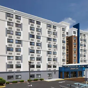 Hampton Airport Hotel